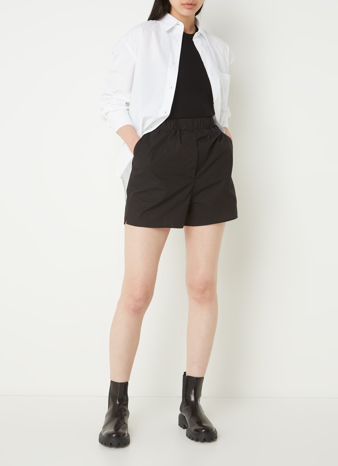 The Frankie Shop Liu high waist wide fit korte broek met elastische band - voorkant 2 zwart