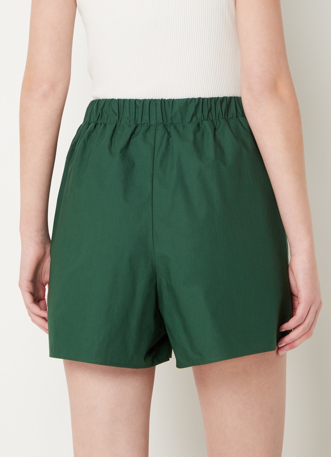 The Frankie Shop Liu high waist wide fit korte broek met elastische band - achterkant 3 groen