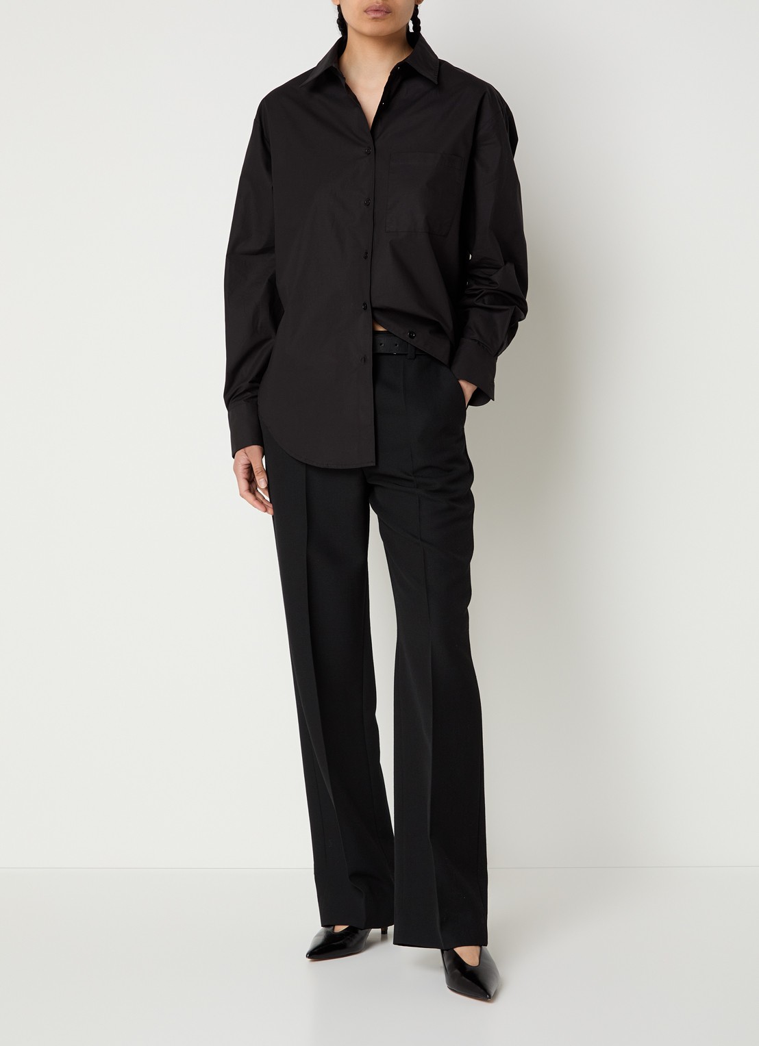 The Frankie Shop  Lui oversized blouse met borstzak  - voorkant 3 zwart