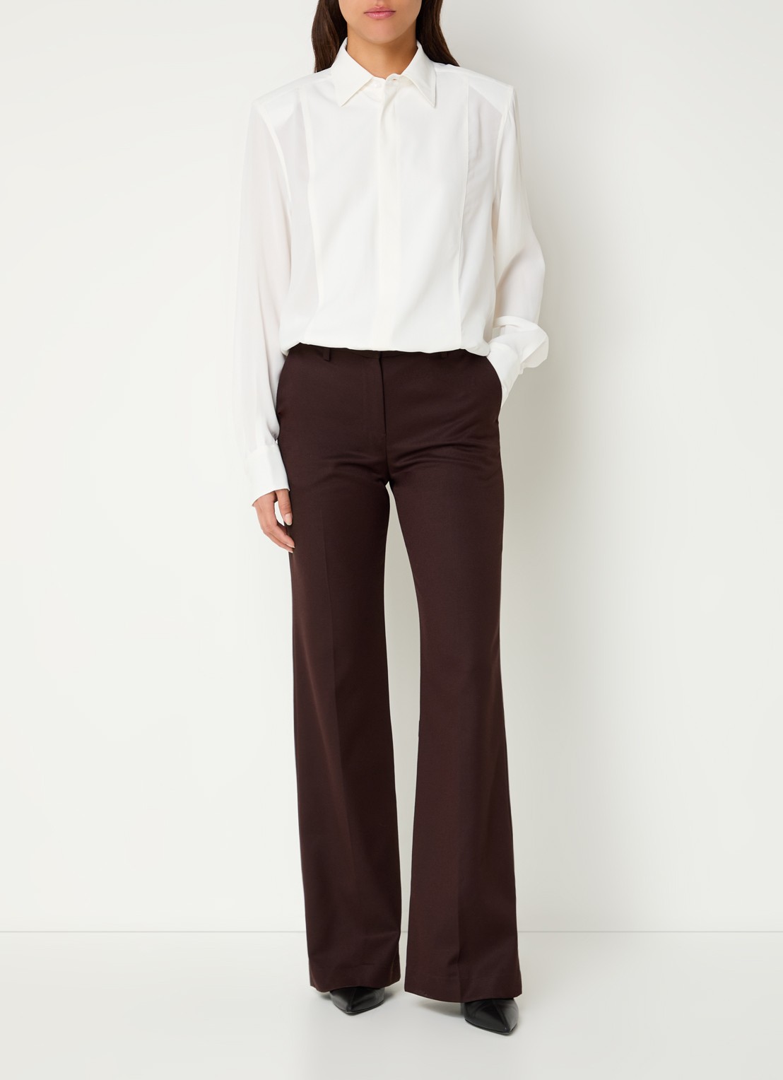 The Frankie Shop Lyra mid waist flared fit pantalon in wolblend - voorkant 3 bruin