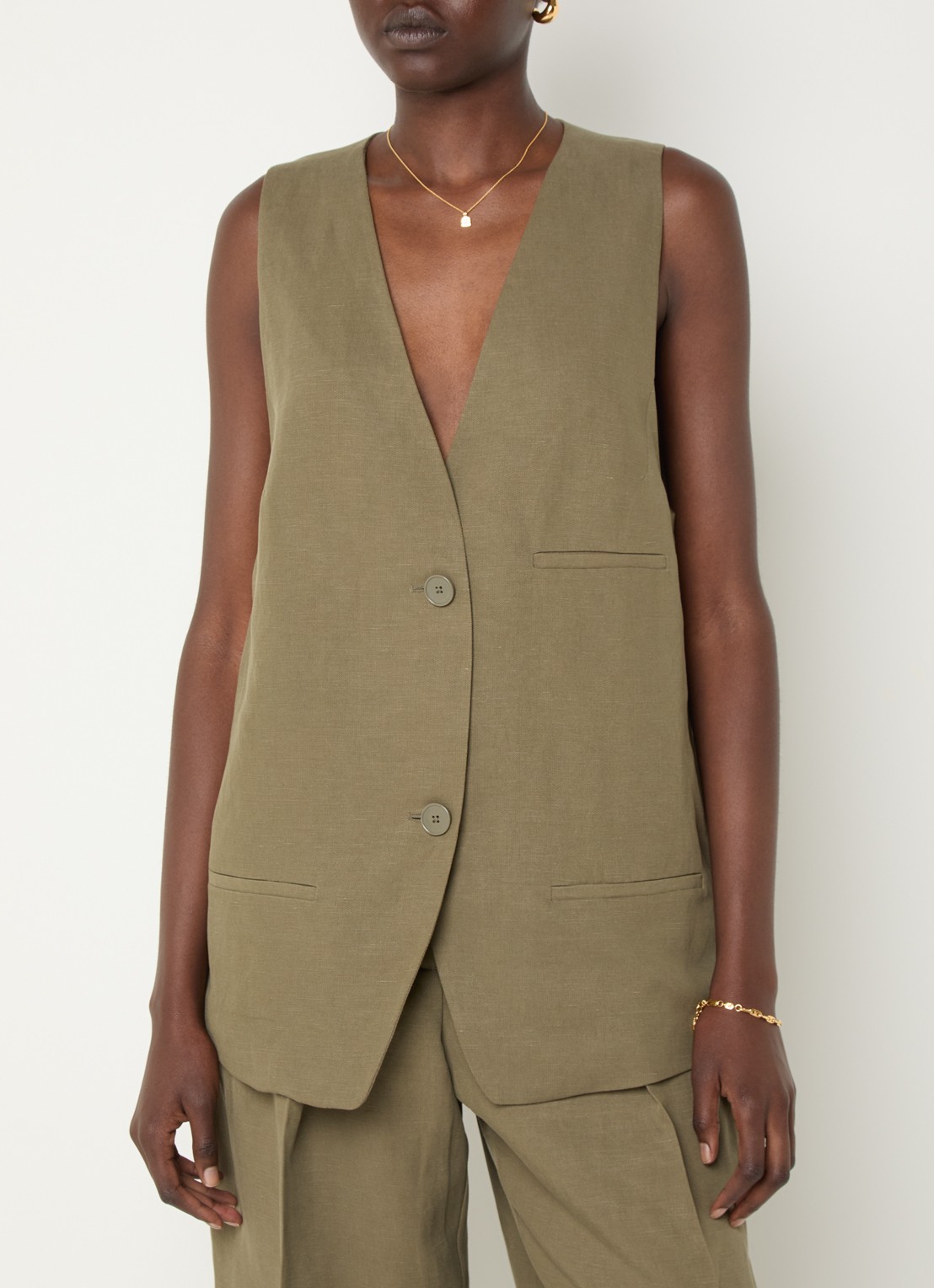 The Frankie Shop Melrose oversized gilet in linnenblend  - detail khaki