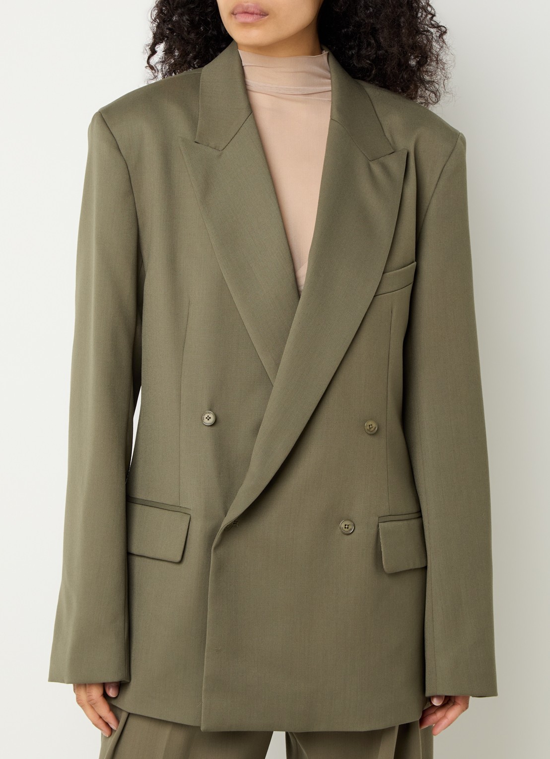 The Frankie Shop Newark double-breasted blazer in scheerwolblend met klepzakken - detail 4 legergroen