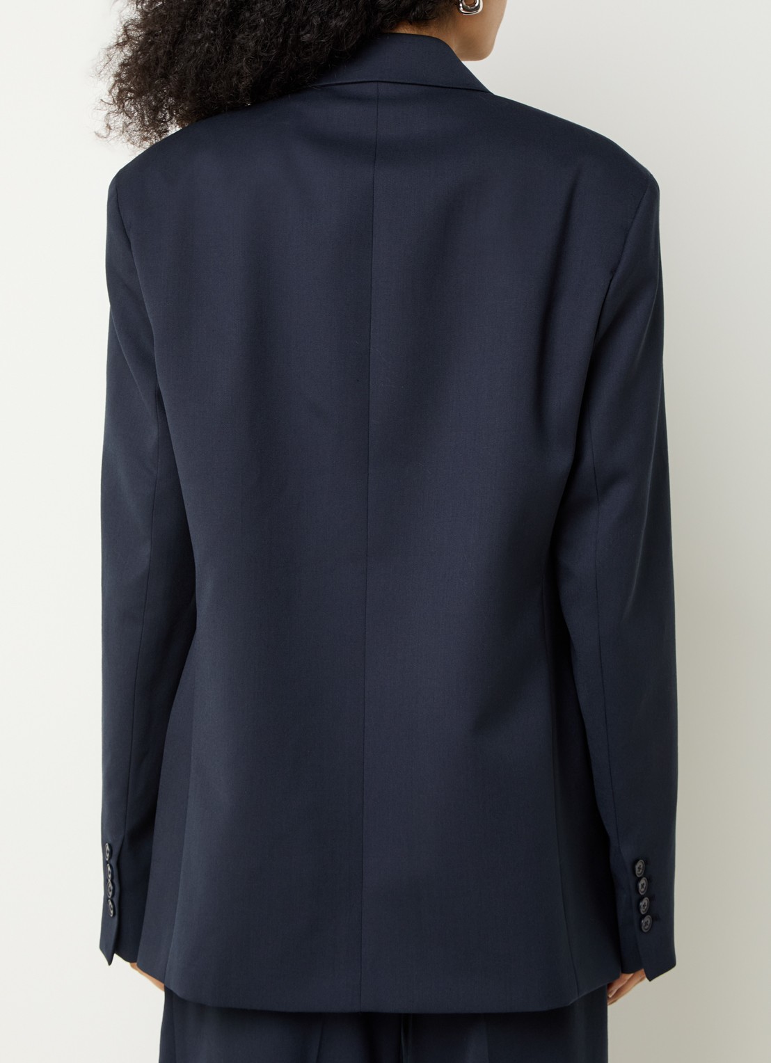 The Frankie Shop Newark double-breasted blazer in scheerwolblend met klepzakken - achterkant 4 donkerblauw