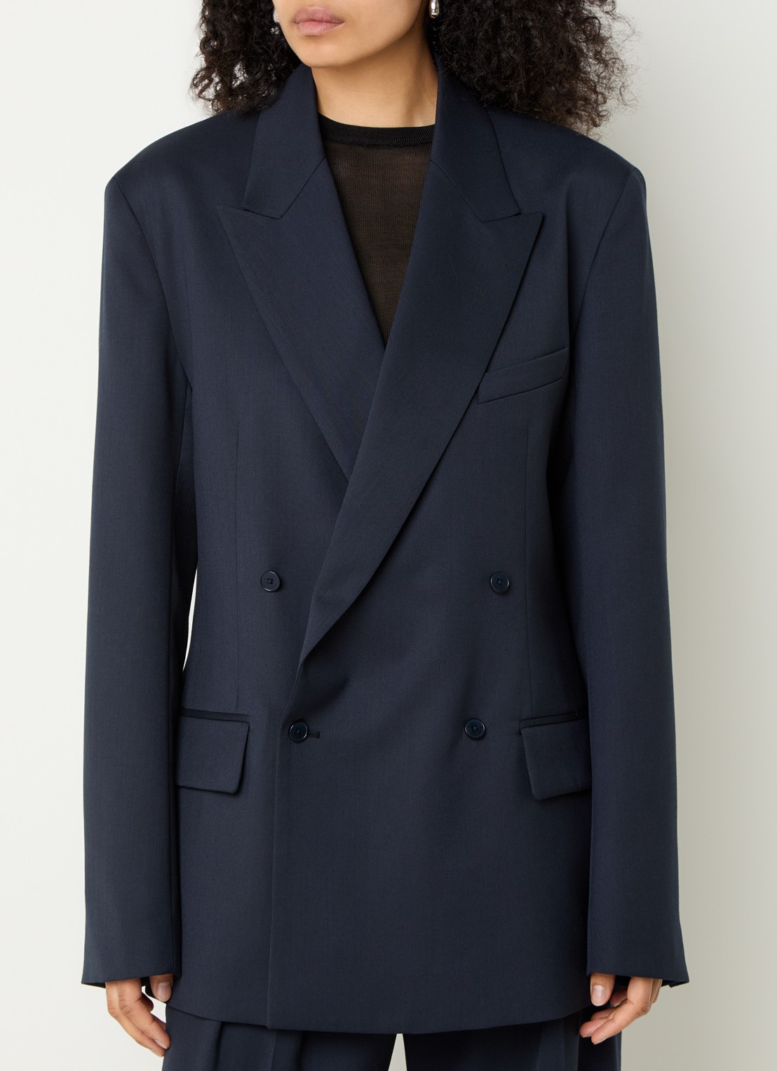 The Frankie Shop Newark double-breasted blazer in scheerwolblend met klepzakken - detail 3 donkerblauw