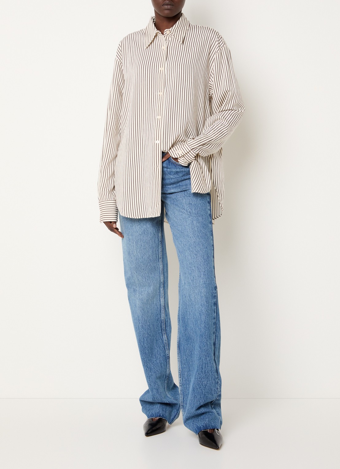 The Frankie Shop Peri oversized blouse  met streepprint - voorkant 2 creme