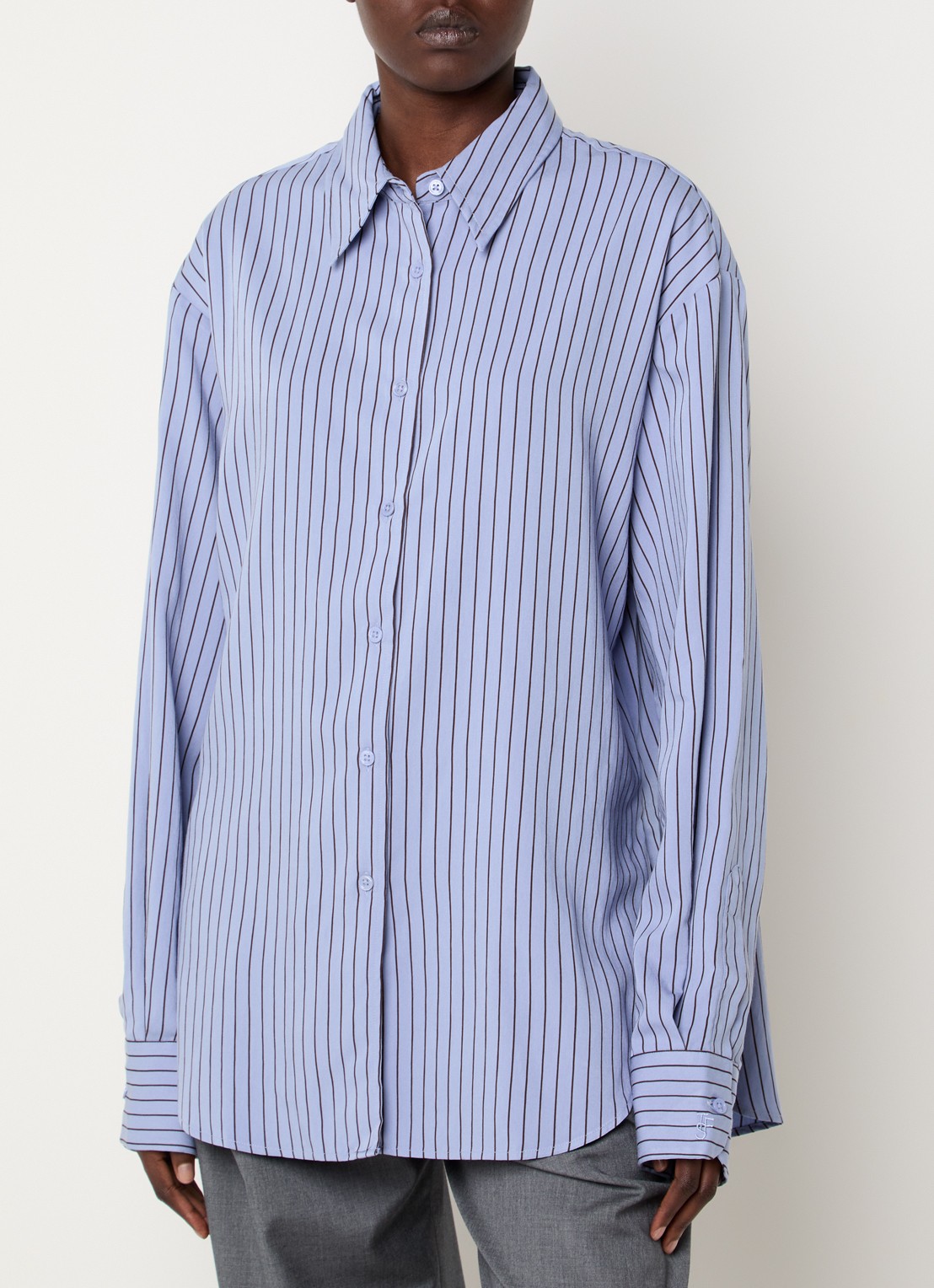 The Frankie Shop Peri oversized blouse  met streepprint - detail lavendel