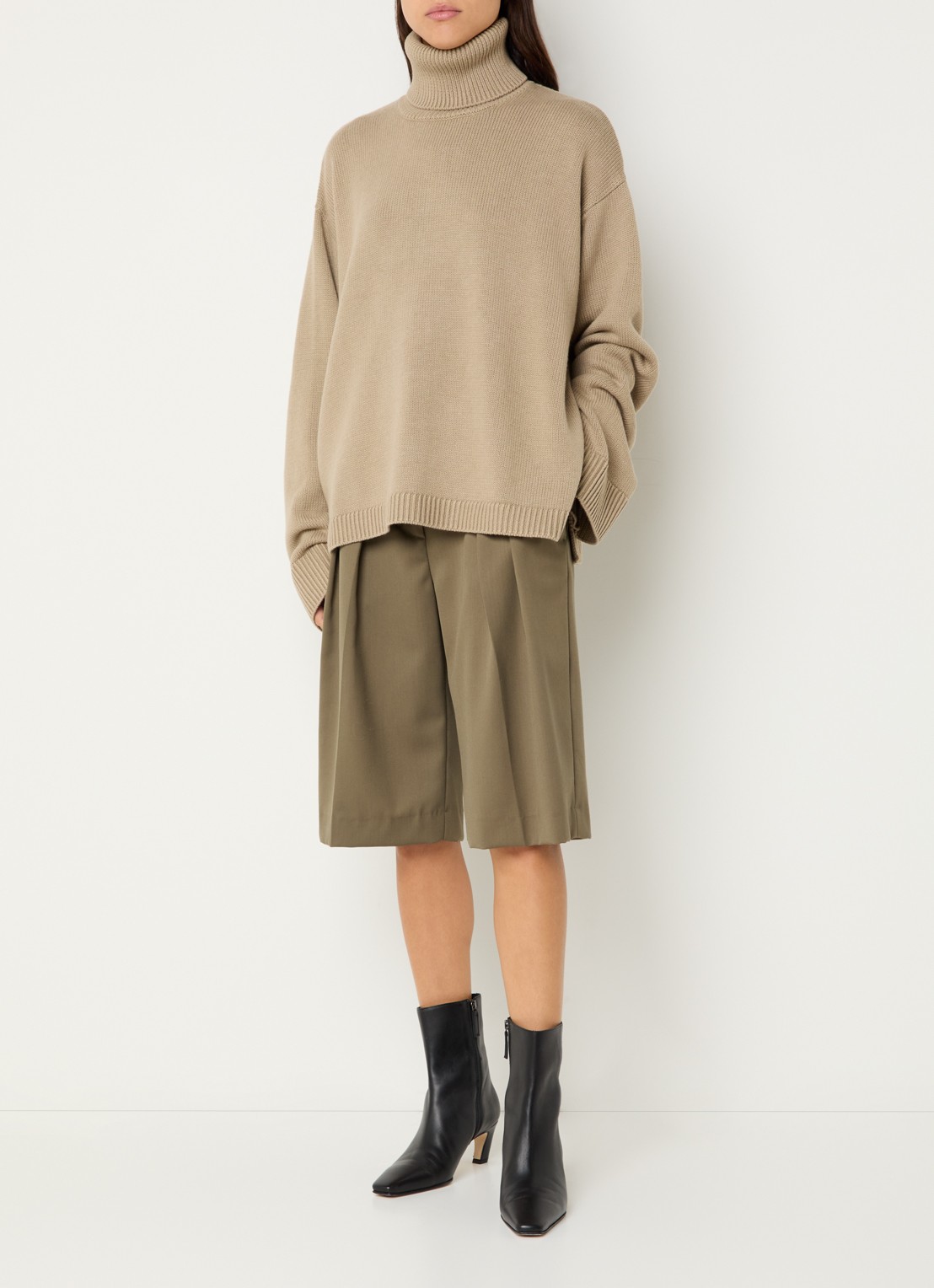 The Frankie Shop Rhea fijngebreide coltrui in wolblend - voorkant 2 khaki