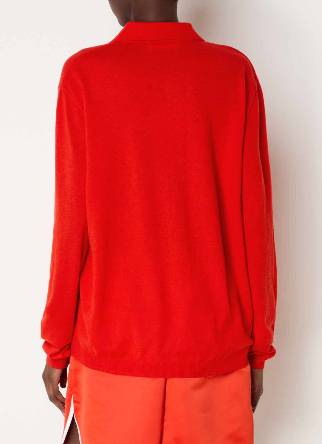 The Frankie Shop Tala fijngebreide pullover in wolblend met polokraag - achterkant rood