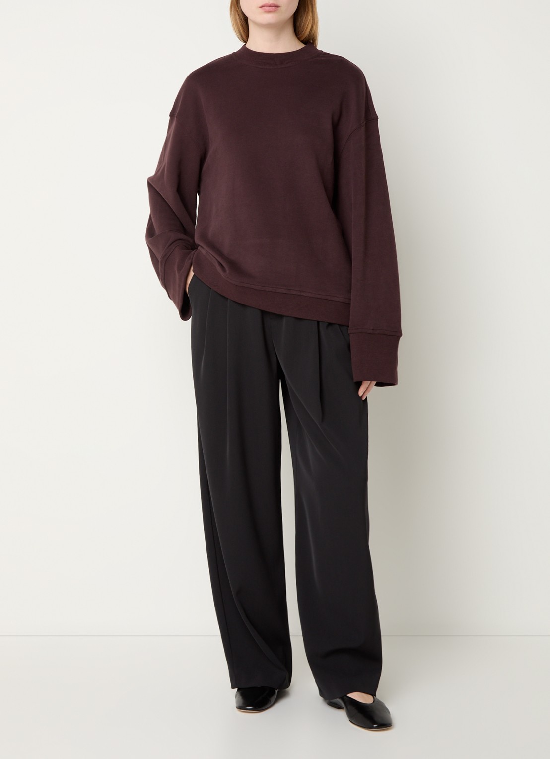 The Frankie Shop Talia sweater met ronde hals - voorkant 3 aubergine