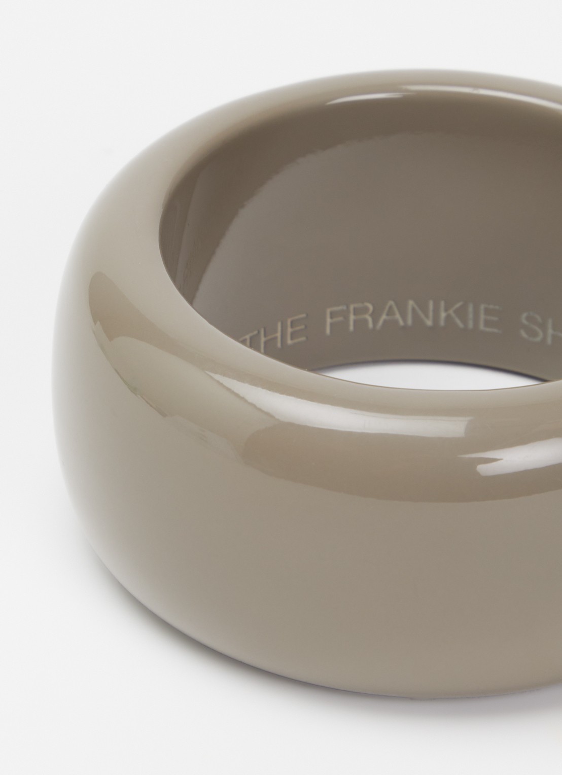 The Frankie Shop Tfs Glossy bangle - detail taupe