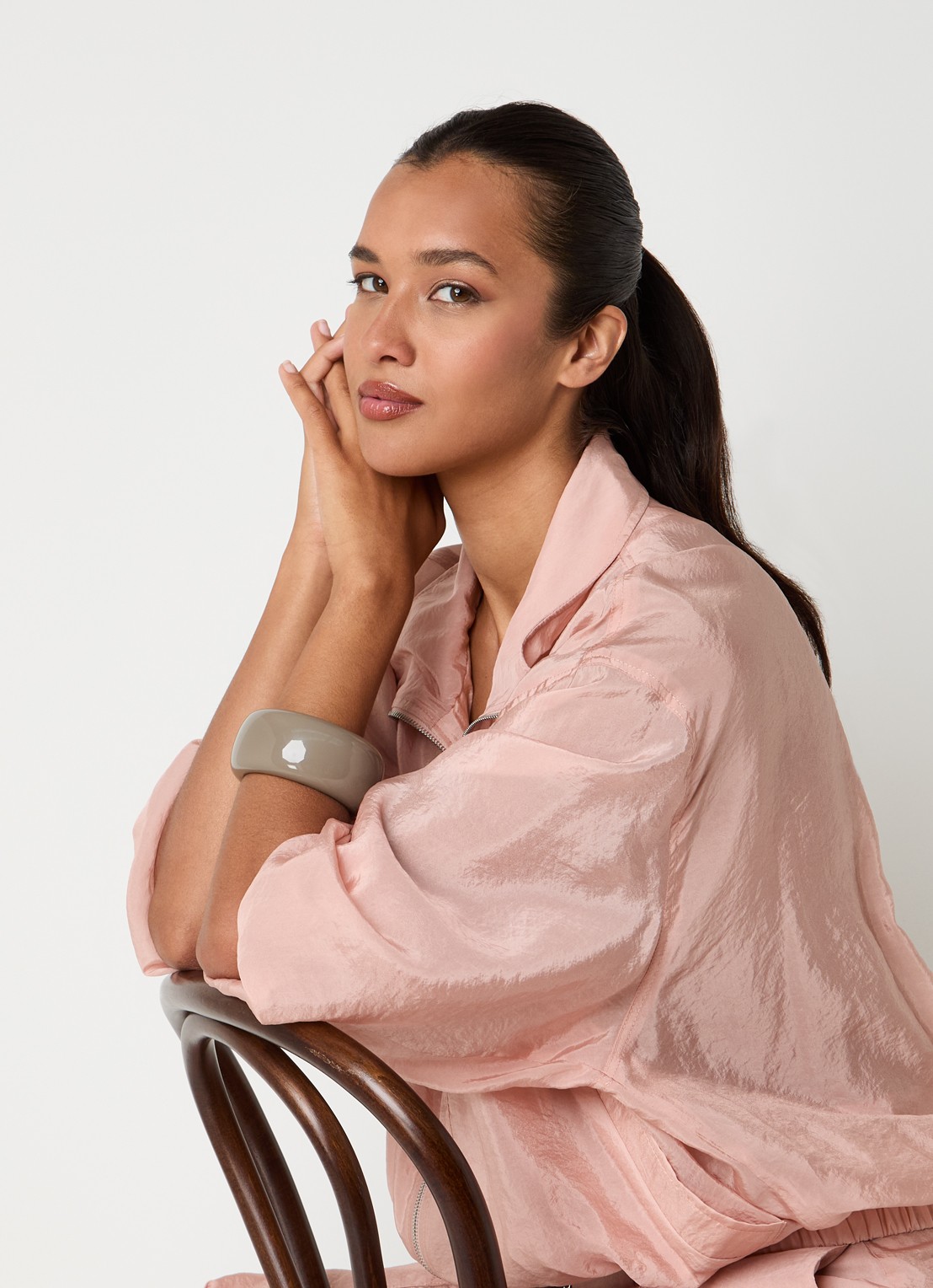 The Frankie Shop Tfs Glossy bangle - voorkant 3 taupe