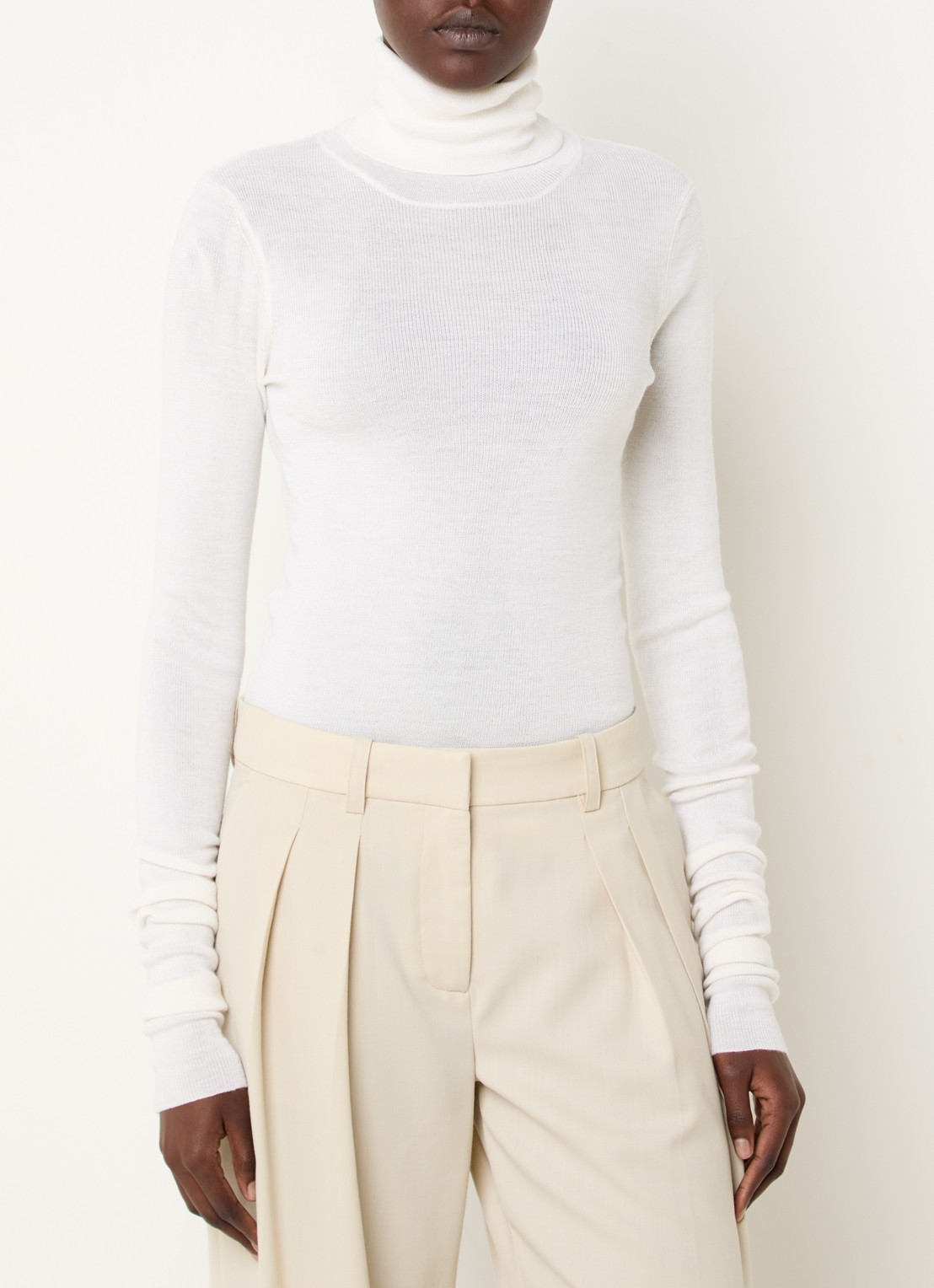 The Frankie Shop Utica fijngebreide top in wolblend met col - detail 2 gebroken wit