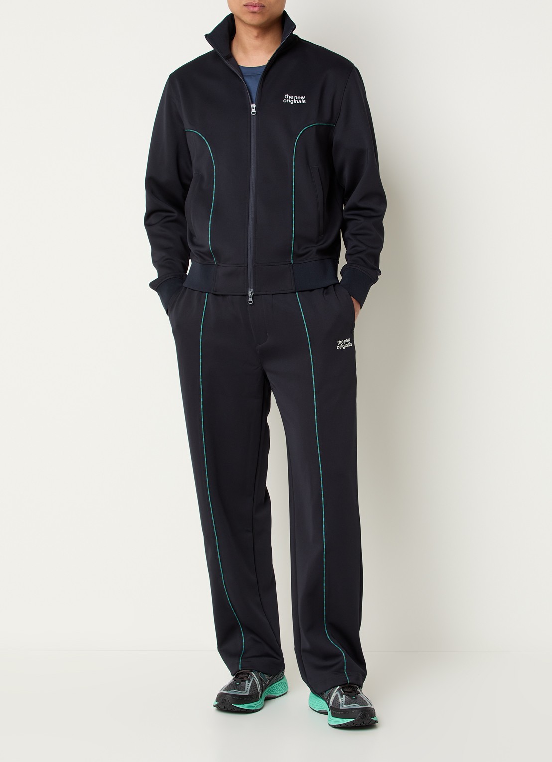 The New Originals Emblem straight fit trackpants met steekzakken en logo - voorkant 2 donkerblauw