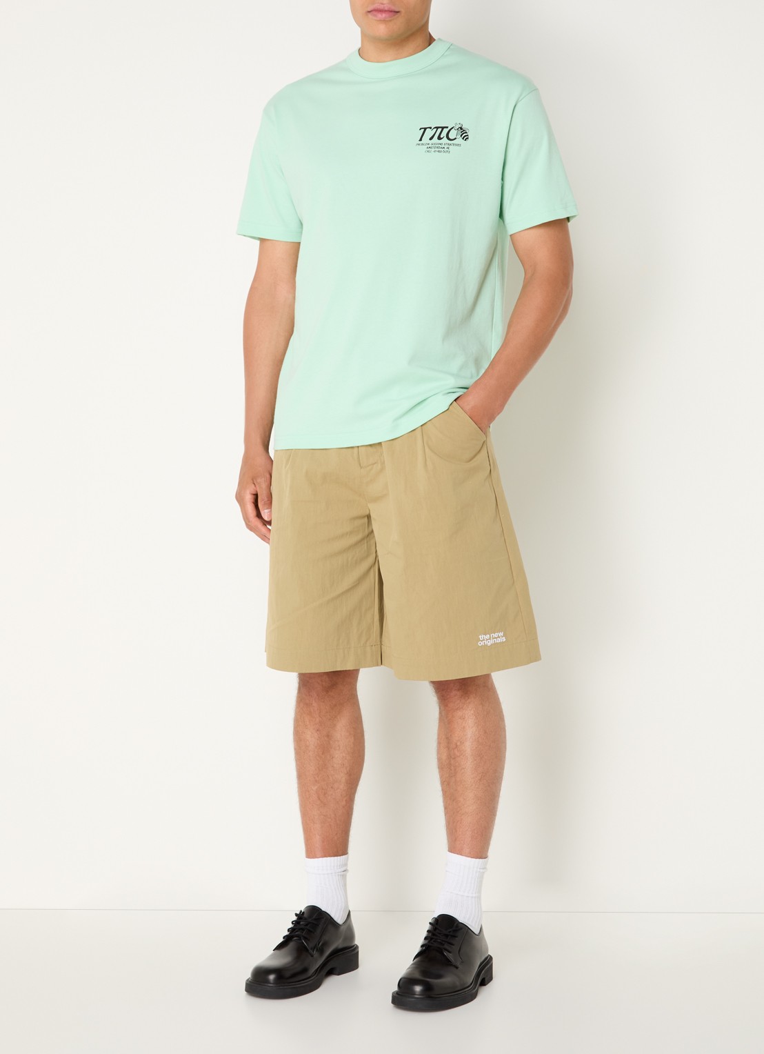The New Originals Emblem wide fit korte broek met logoborduring - voorkant 4 khaki