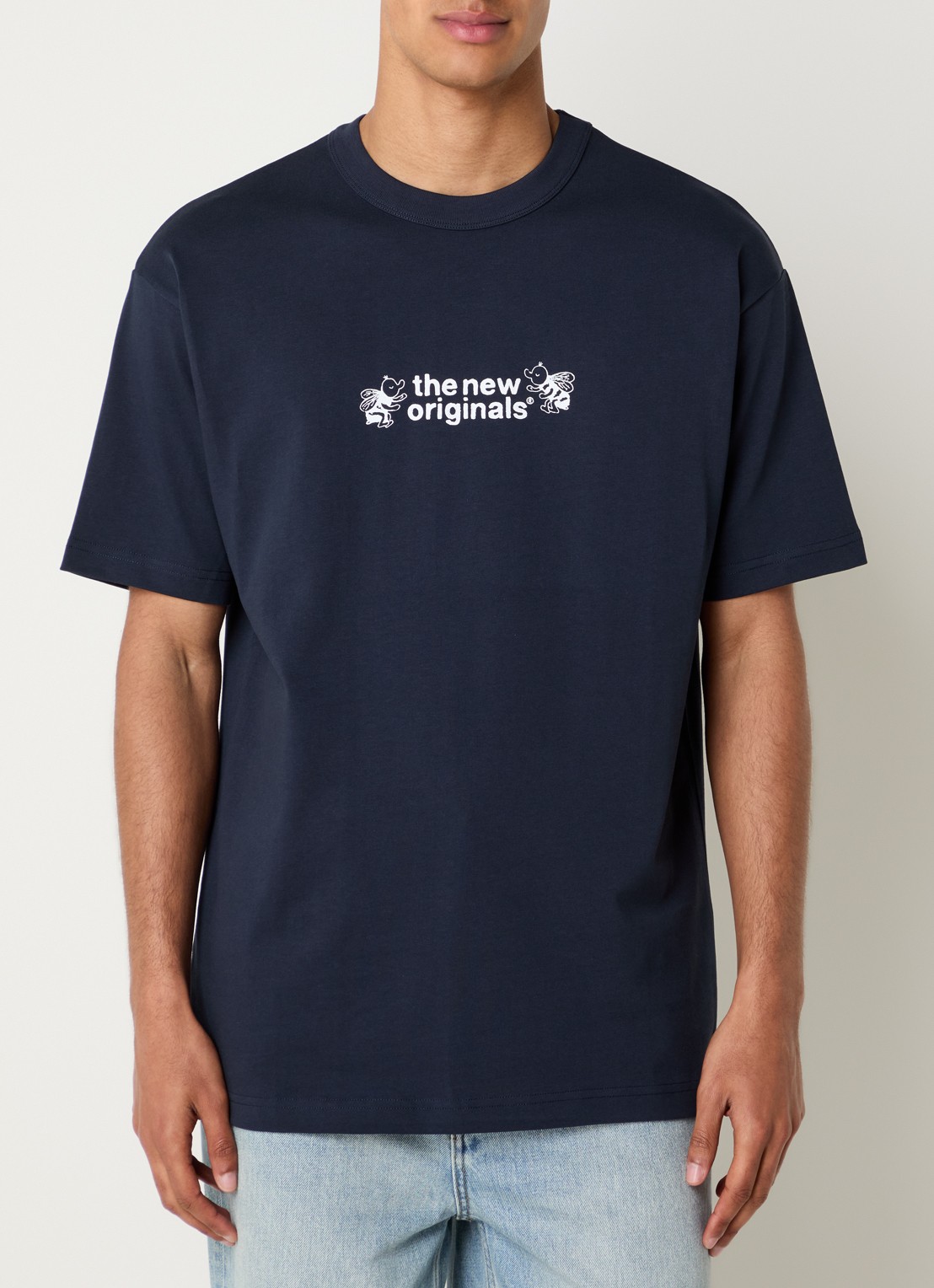 The New Originals Flying Bees T-shirt met front- en backprint - achterkant donkerblauw