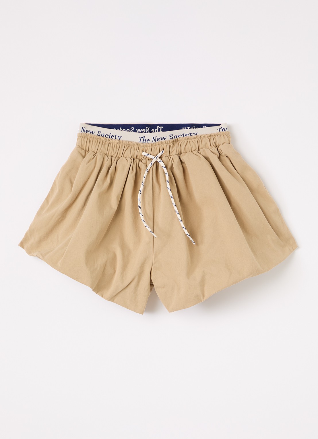 The New Society Gorse wide fit korte broek met steekzakken - voorkant 2 beige