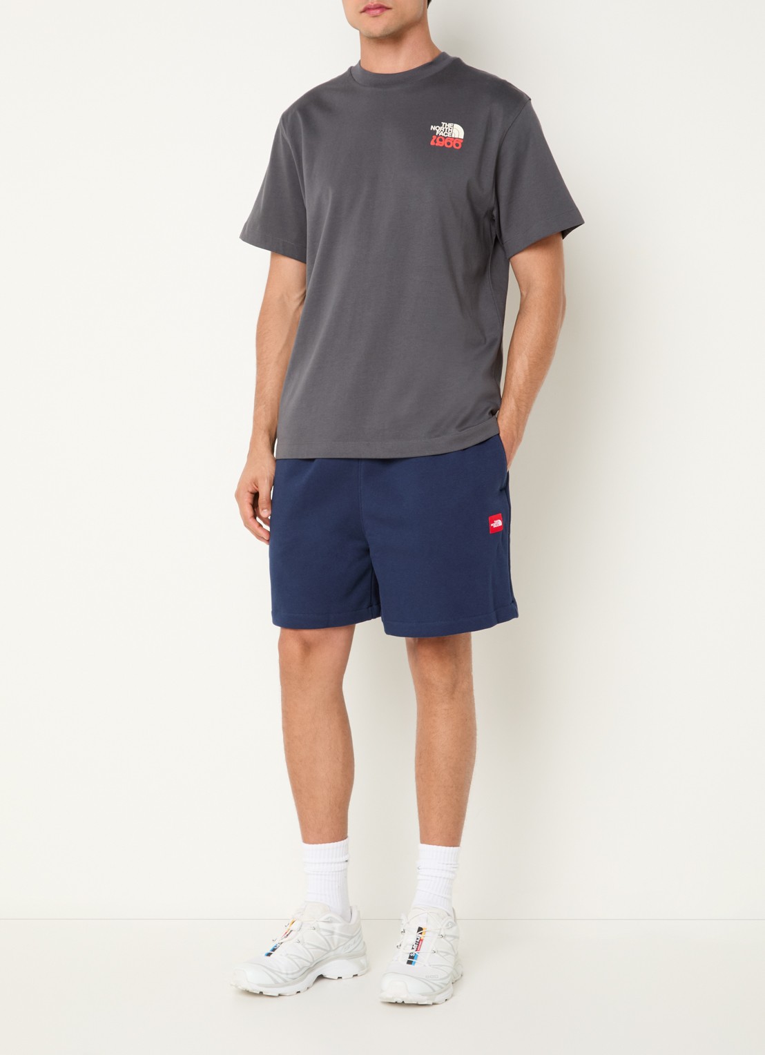 The North Face 1966 Flora T-shirt met logo- en backprint - voorkant 3 antraciet