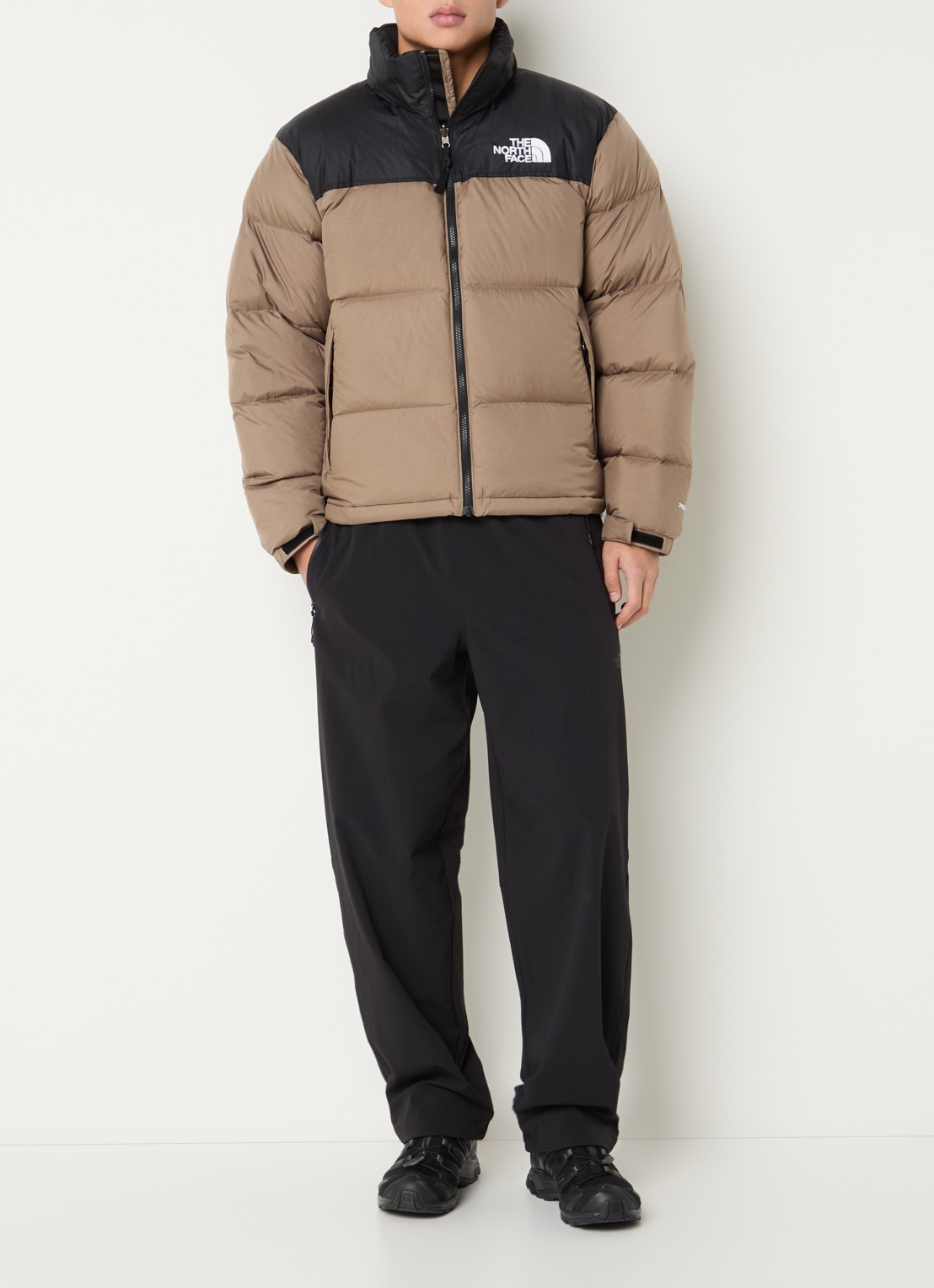 The North Face 1996 Retro Nuptse puffer jack met donsvulling  - voorkant 4 lichtbruin