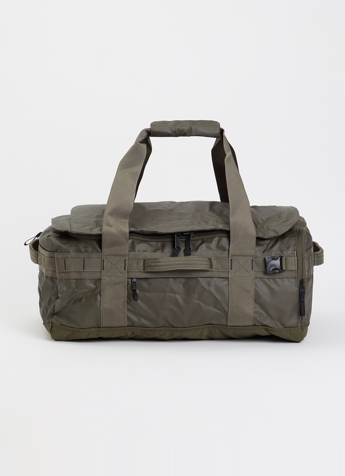 The North Face Base Camp Voyager 42L weekendtas met 15 inch laptopvak - voorkant 4 legergroen