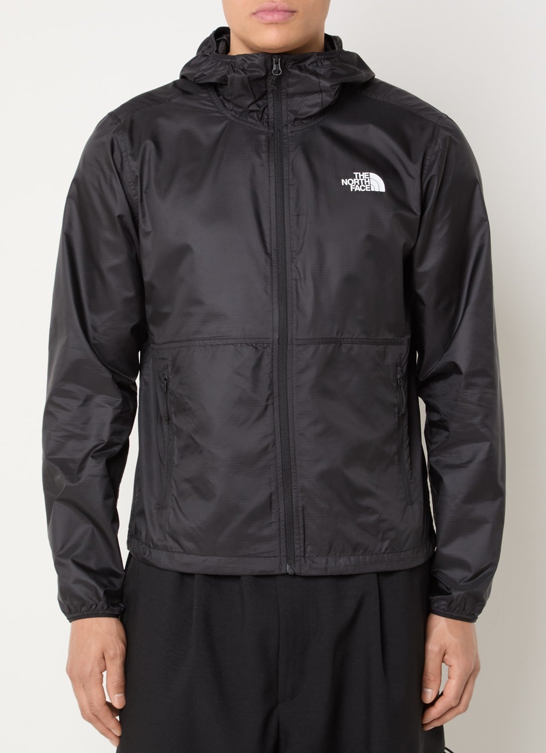 The North Face Cyclone windjack met capuchon en ritszakken - detail zwart