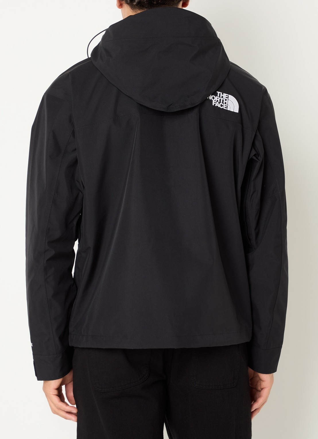 The North Face Gtx windjack met capuchon en ritszakken - achterkant zwart
