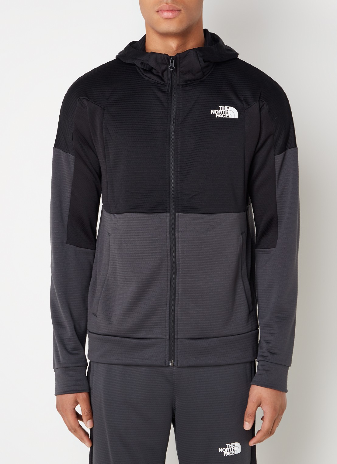 The North Face Mountain Athletics sweatvest van fleece met ritszakken en structuur  - detail 4 antraciet