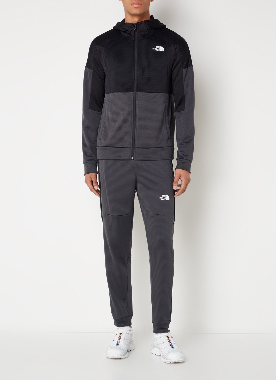 The North Face Mountain Athletics sweatvest van fleece met ritszakken en structuur  - voorkant 3 antraciet