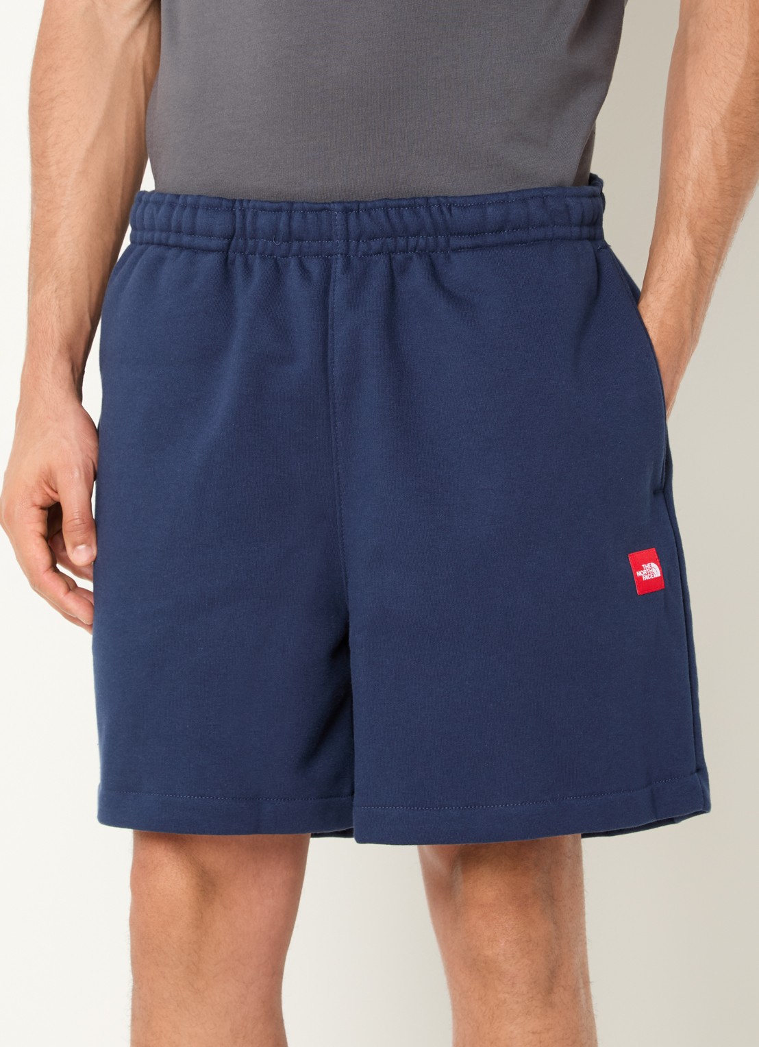 The North Face Red box straight fit korte joggingbroek met steekzakken - detail 2 donkerblauw