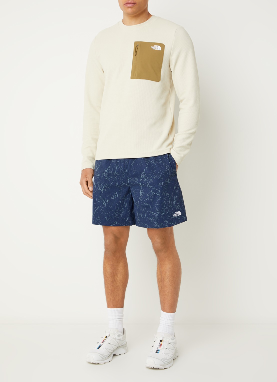 The North Face Straight fit korte broek met print en steekzakken - voorkant 4 donkerblauw