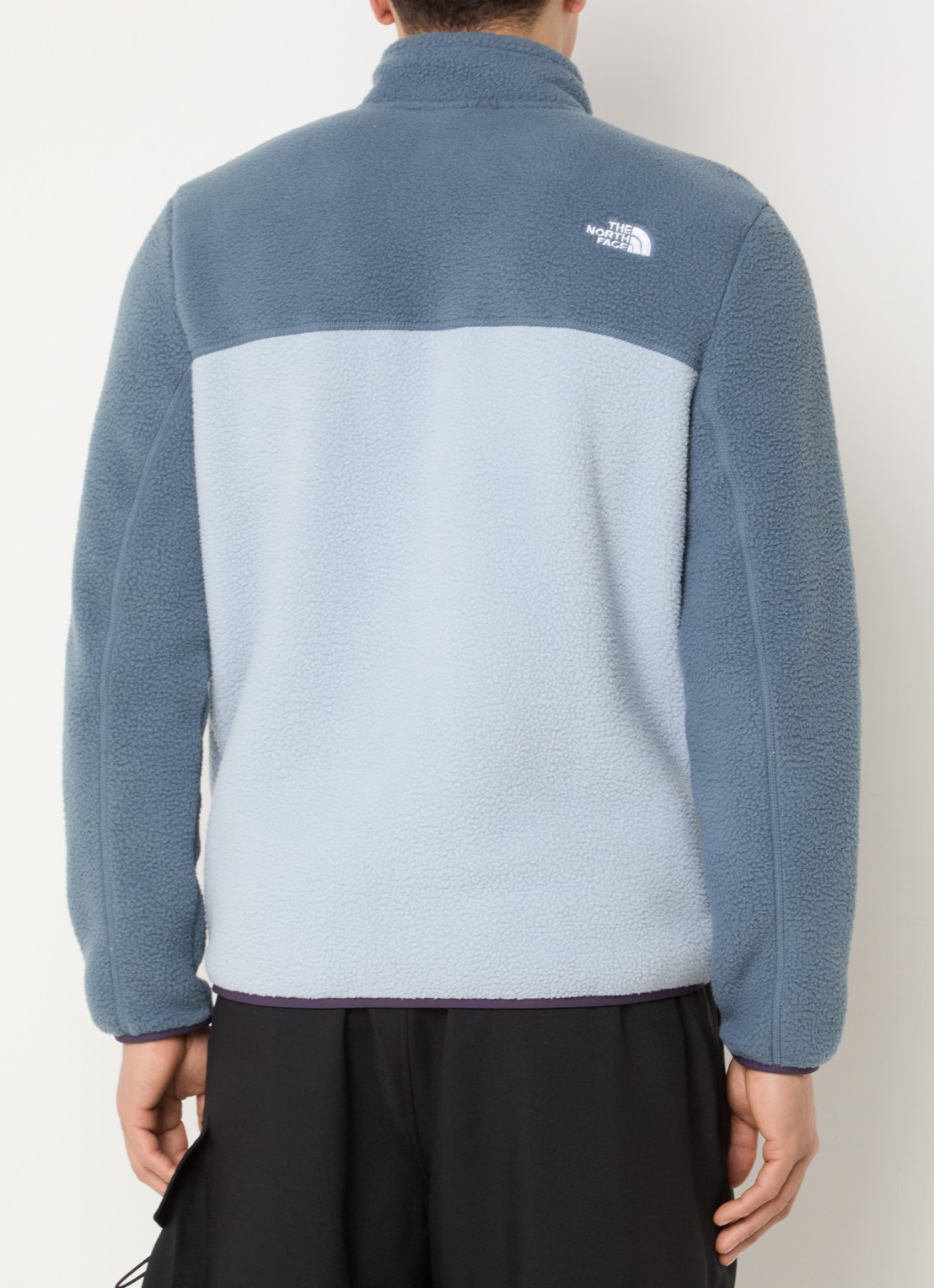 The North Face Yumiori jack van teddy met logoborduring en ritszakken - achterkant staalblauw