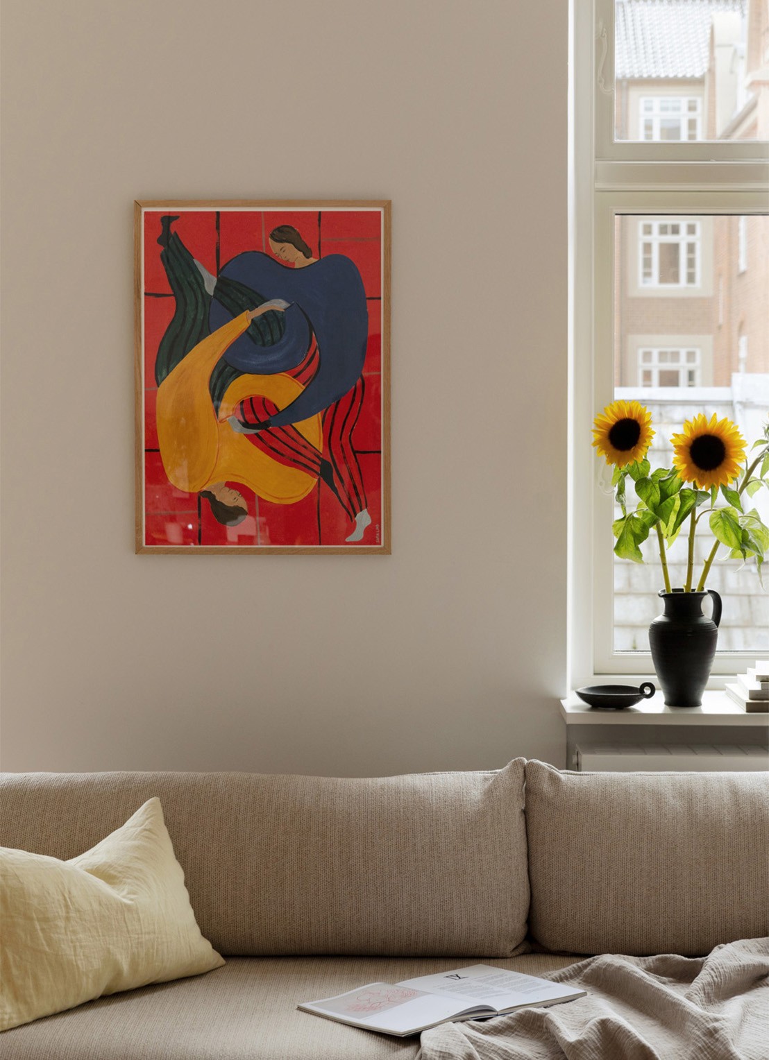 THE POSTER CLUB Hold You - Red, Sofia Lind print - voorkant 2 rood