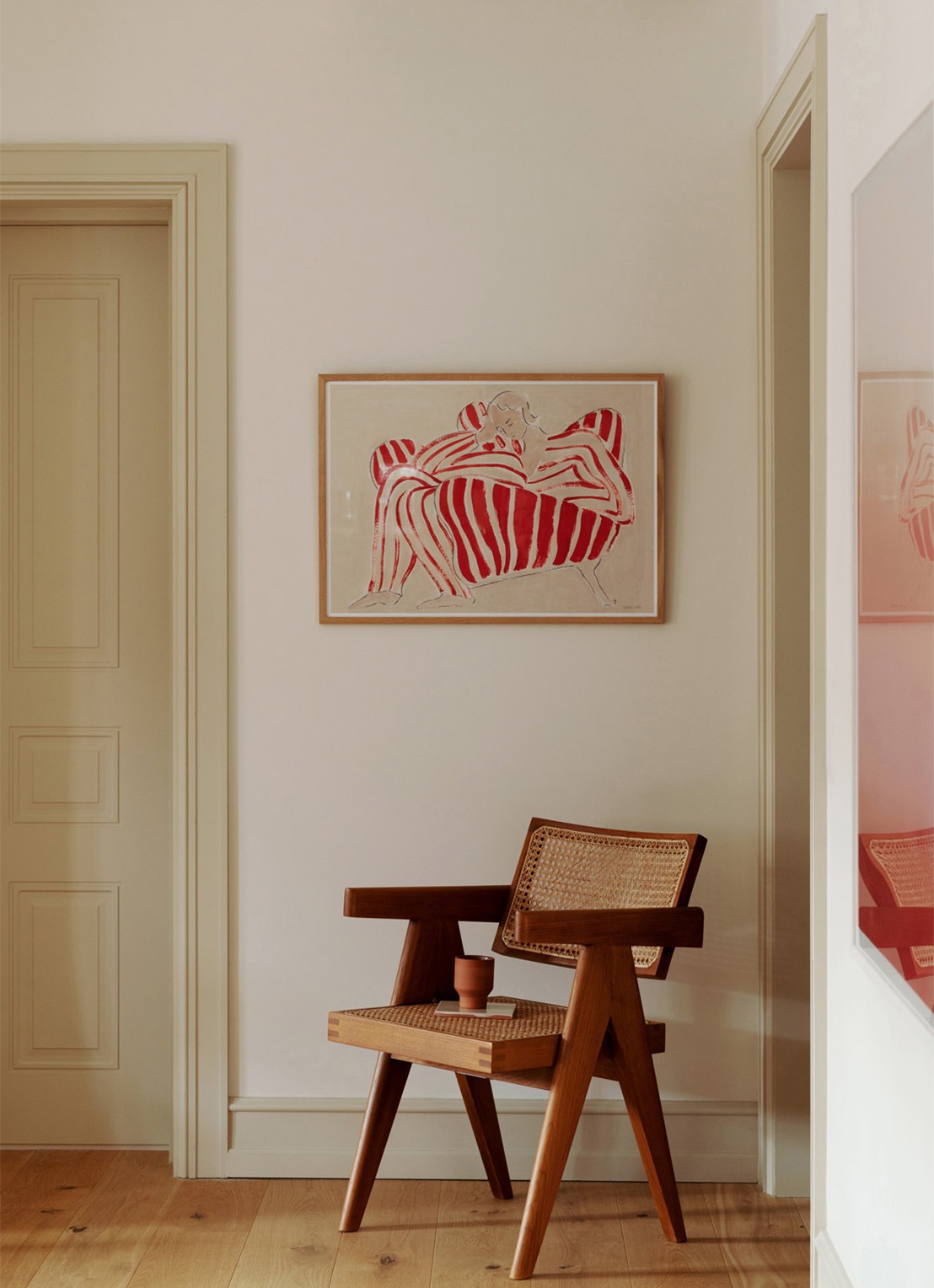 THE POSTER CLUB Red Chair, Sofia Lind print - voorkant 2 rood