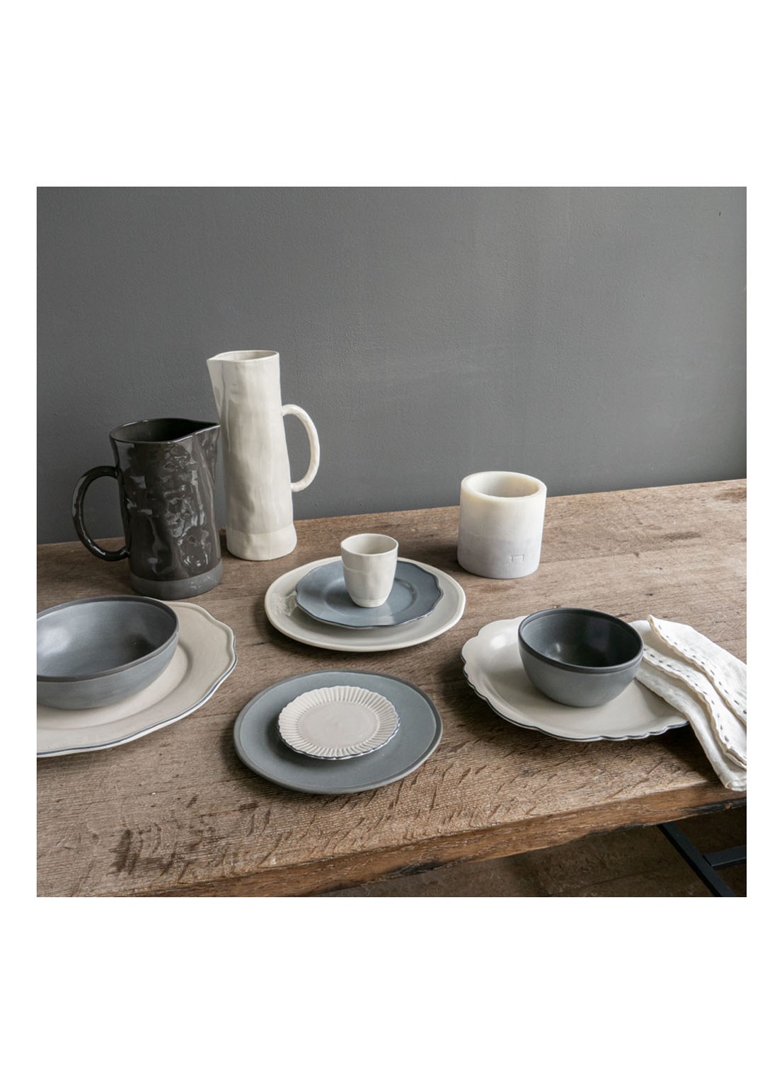 The Table Atelier hoge waterkan - detail 3 beige
