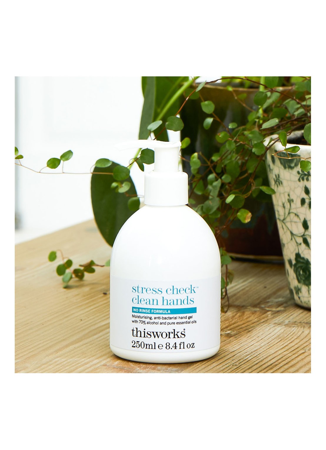 This Works Stress Check Clean Hands - anti-bacteriële handgel - detail 2 undefined