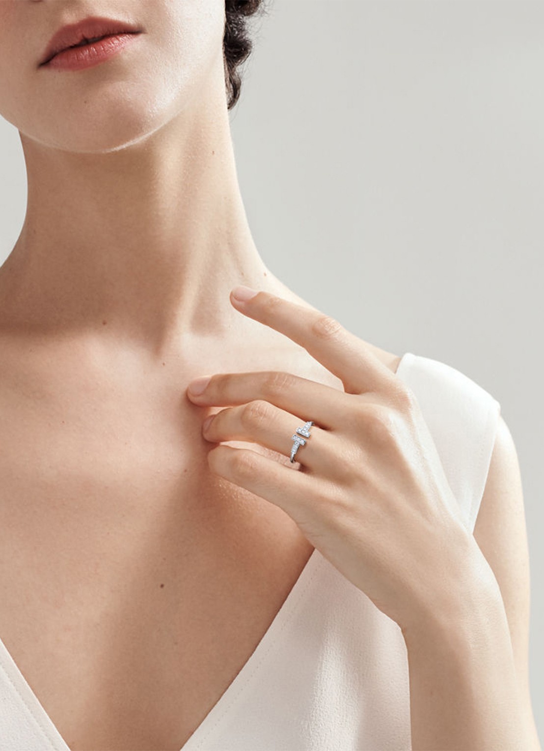 Tiffany & Co. Tiffany T Diamond Wire ring van 18 karaat witgoud met diamant 69837 - detail 3 undefined