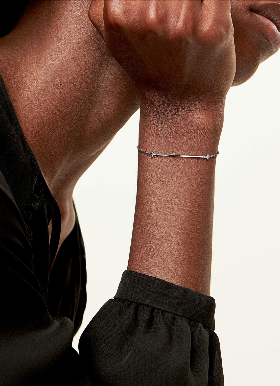 Tiffany & Co. Tiffany T Smile armband van 18 karaat witgoud met diamant 85435 - detail undefined