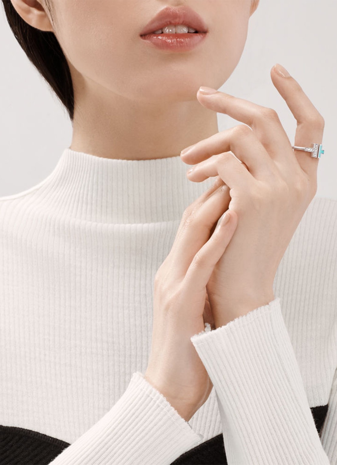 Tiffany & Co. Tiffany T Wire ring van 18 karaat witgoud met diamant en turkoois 57533 - detail undefined