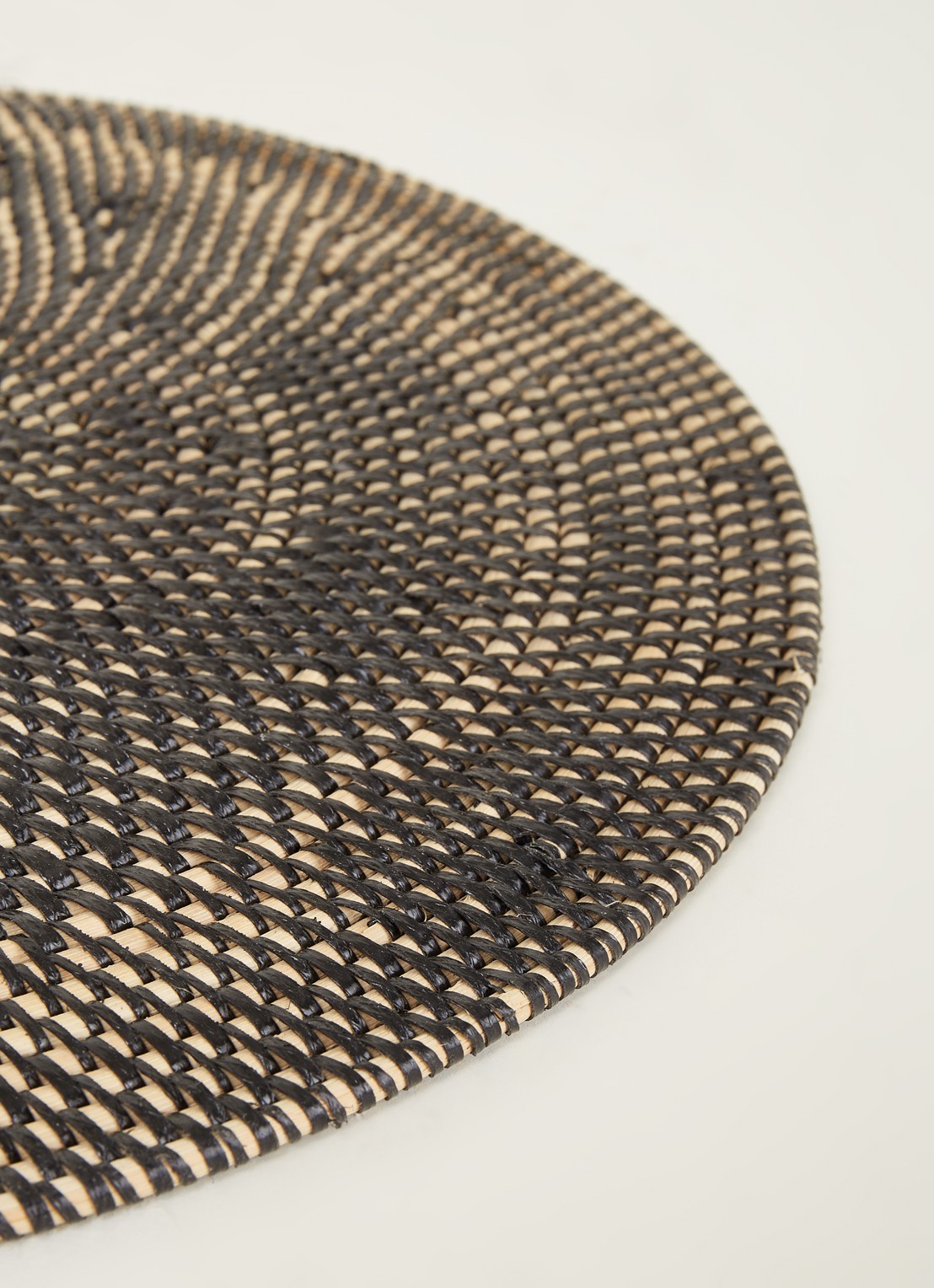 Tiseco Rattan placemat 36 cm  - detail zwart