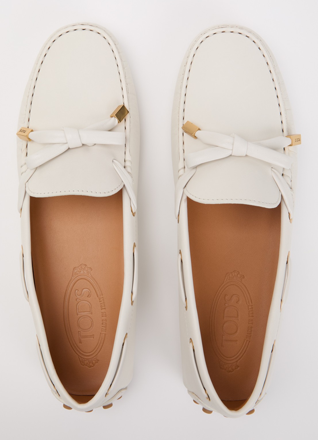Tod's Gommino mocassin van kalfsleer - detail 4 gebroken wit