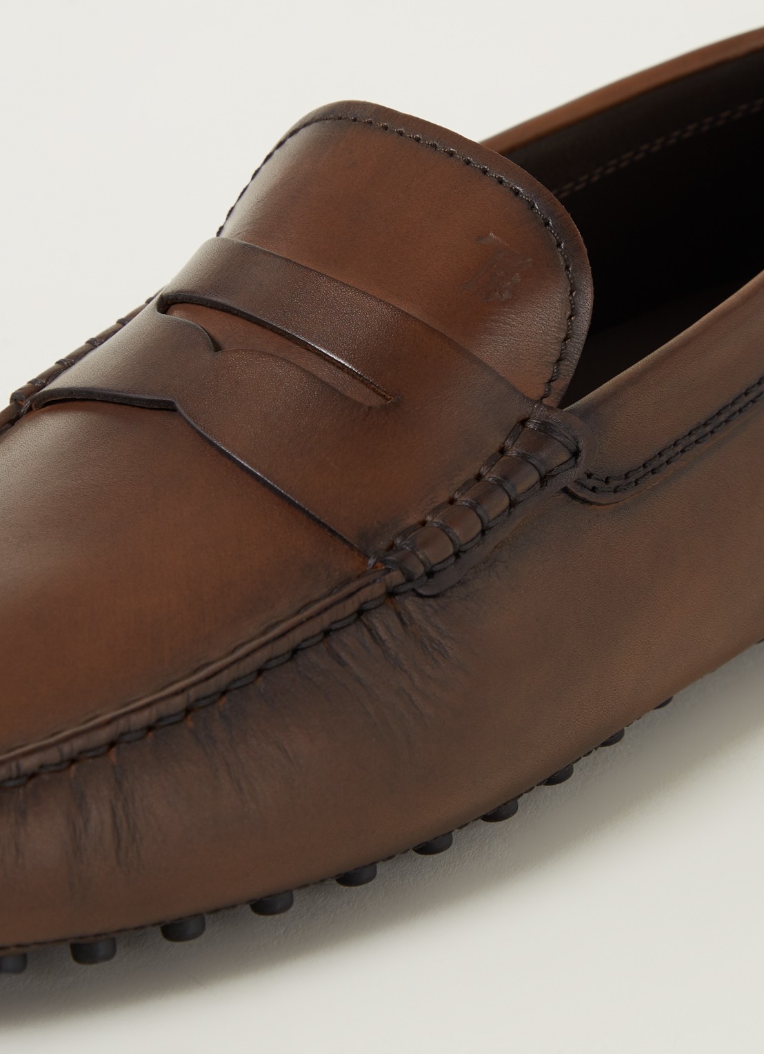 Tod's Gommino mocassin van leer  - detail 4 donkerbruin