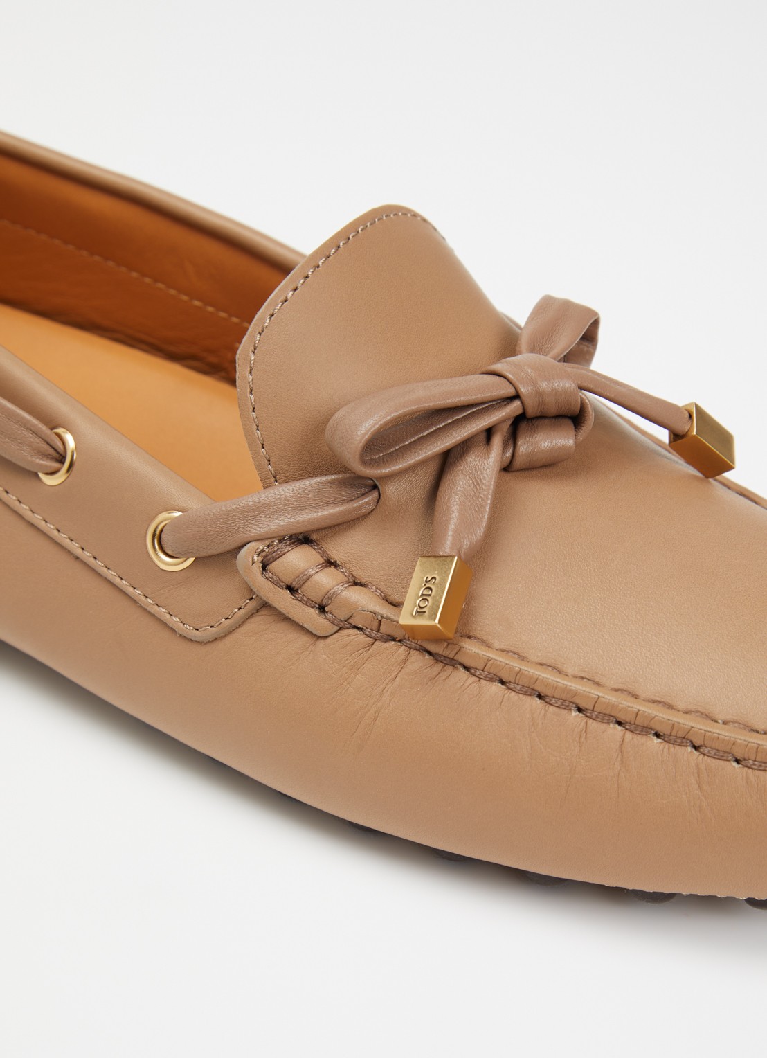 Tod's Gommino mocassin van leer - detail 6 lichtbruin