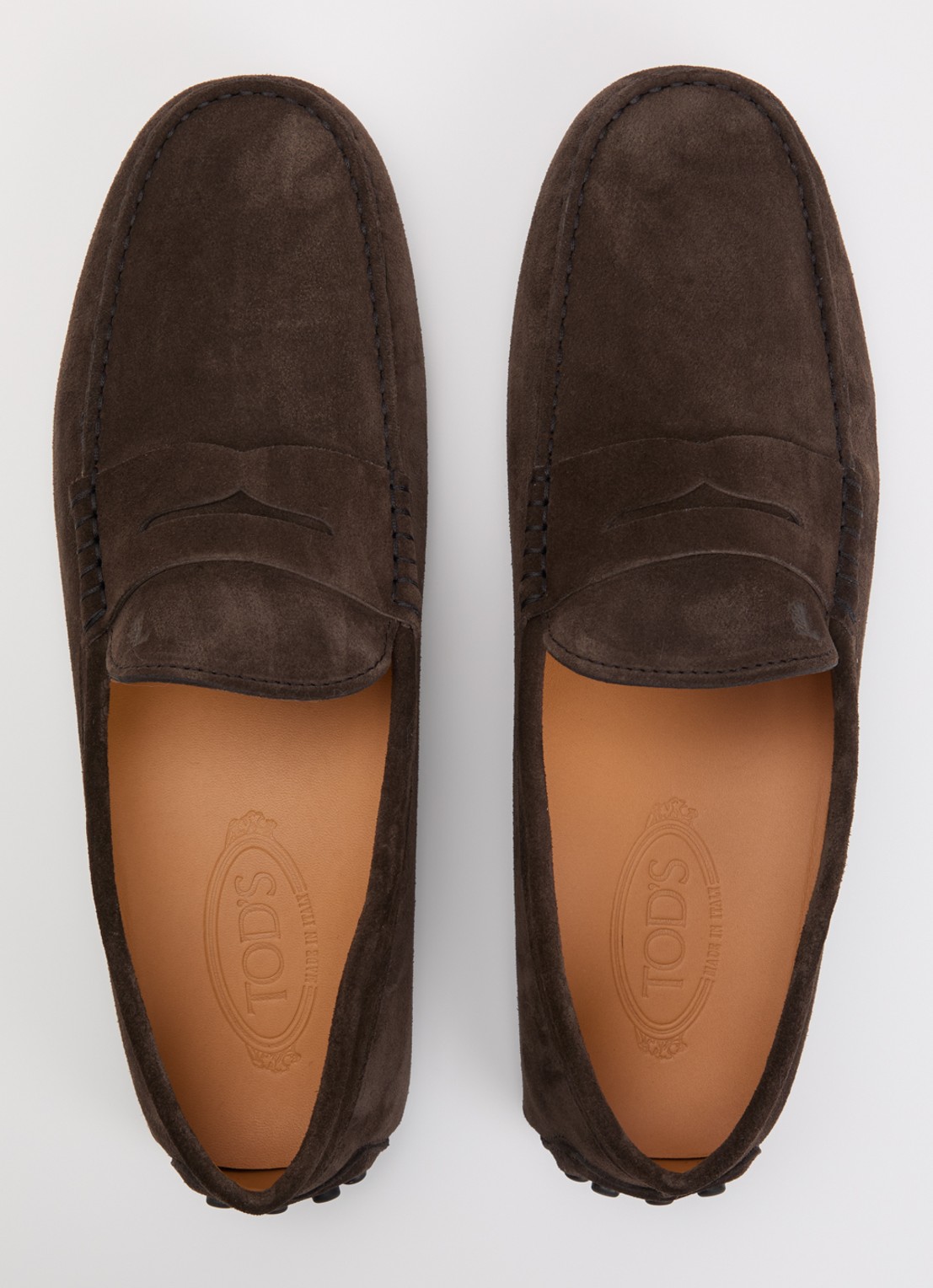 Tod's Gommino mocassin van suède - detail 2 donkerbruin