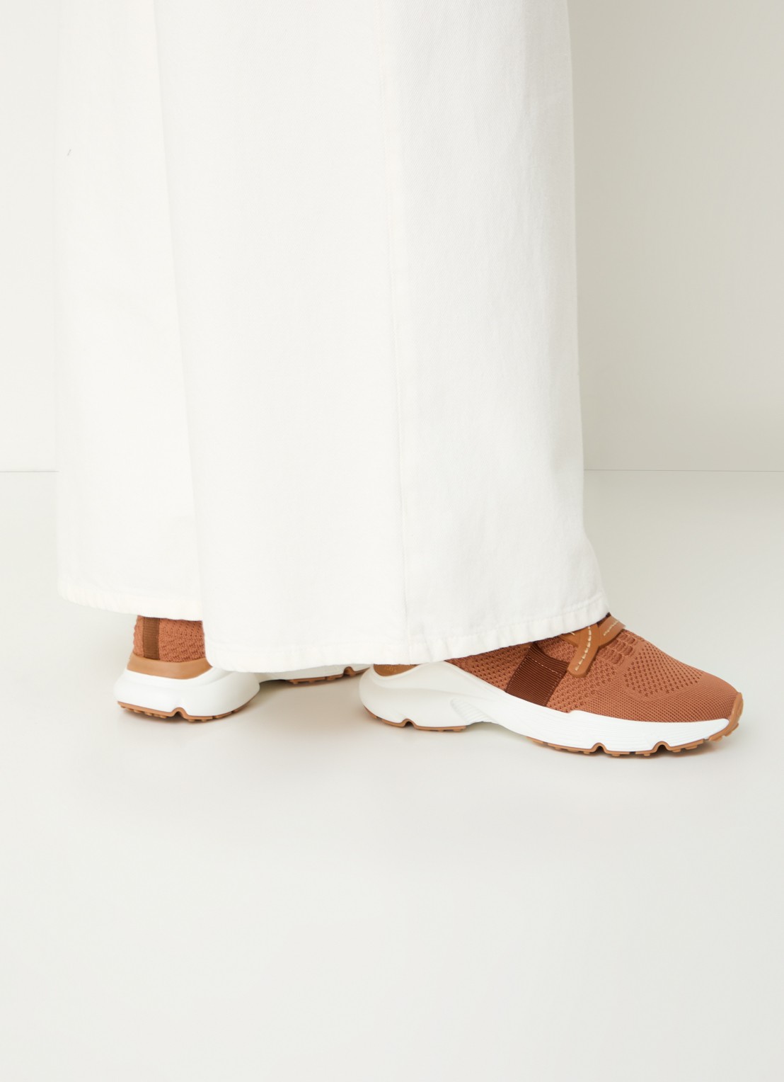 Tod's Kate sneaker met met gebreid bovenwerk - voorkant 6 camel