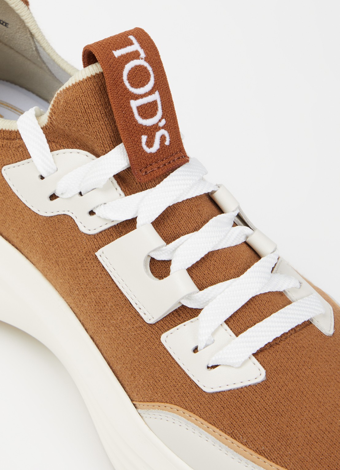 Tod's Sportiva sneaker met details van kalfsleer en logo  - detail 6 cognac