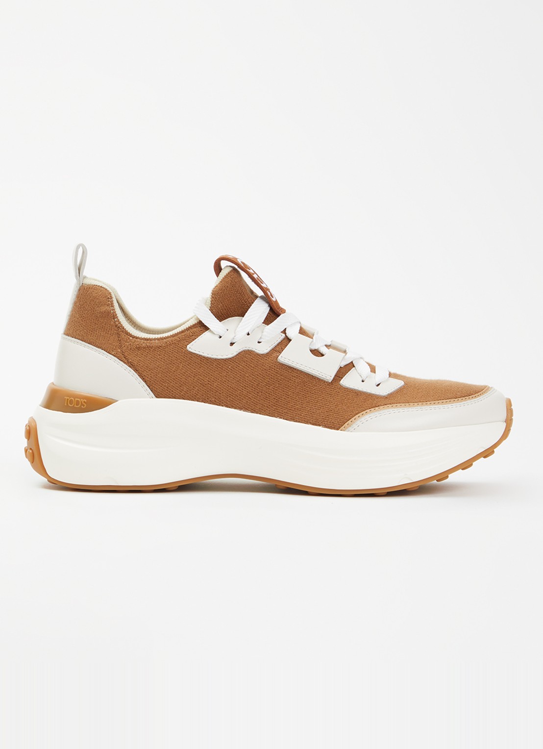 Tod's Sportiva sneaker met details van kalfsleer en logo  - voorkant 2 cognac