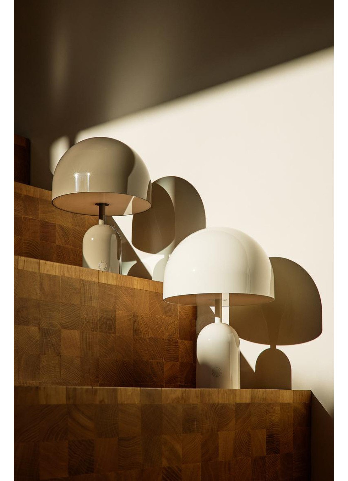 Tom Dixon Bell oplaadbare tafellamp LED 28 cm - detail 3 goud