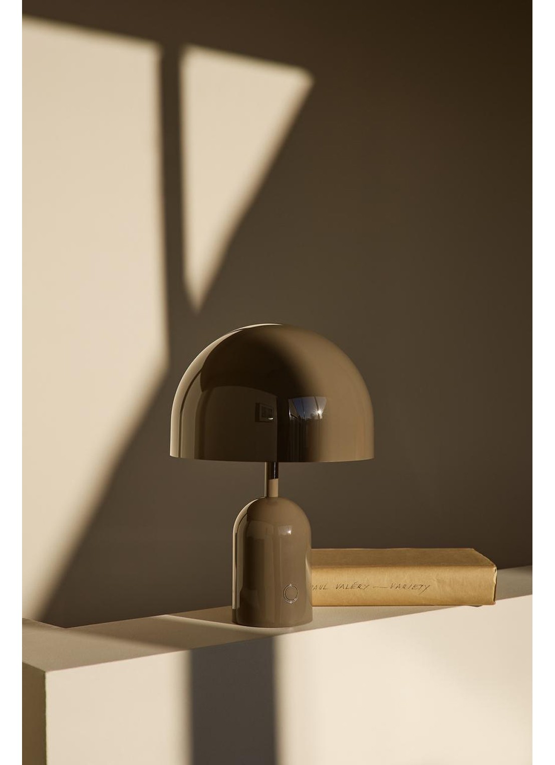 Tom Dixon Bell oplaadbare tafellamp LED 28 cm - voorkant 6 goud