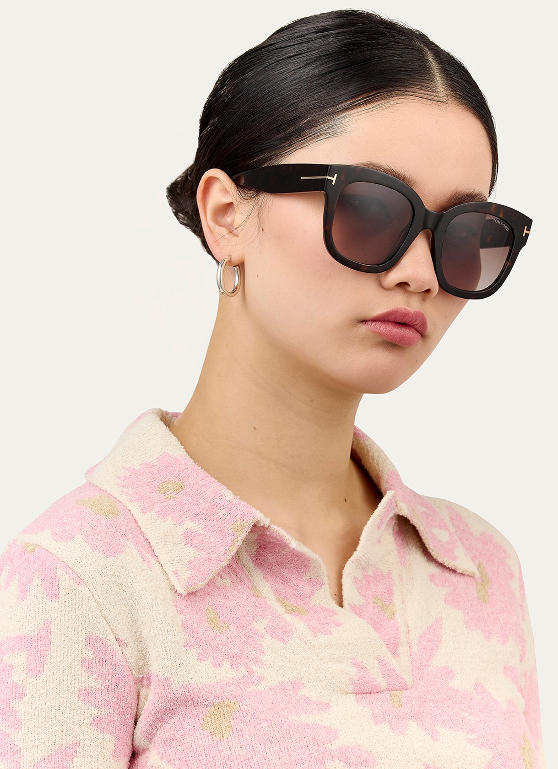 TOM FORD Beatrix-02 FT0613 - voorkant 2 donkerbruin