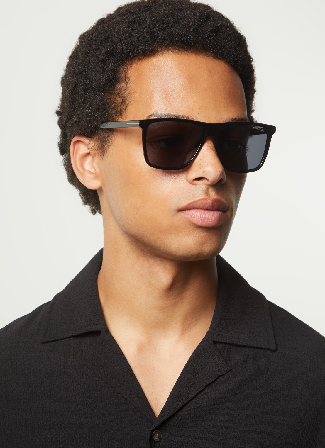 TOM FORD Wayfarer zonnebril FT0832-N - voorkant 2 zwart