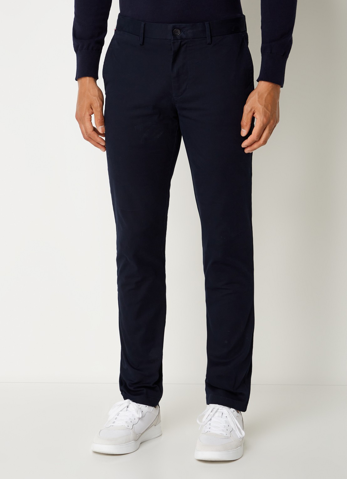 Tommy Hilfiger 1985 Bleecker slim fit chino in  katoenblend - detail lichtblauw